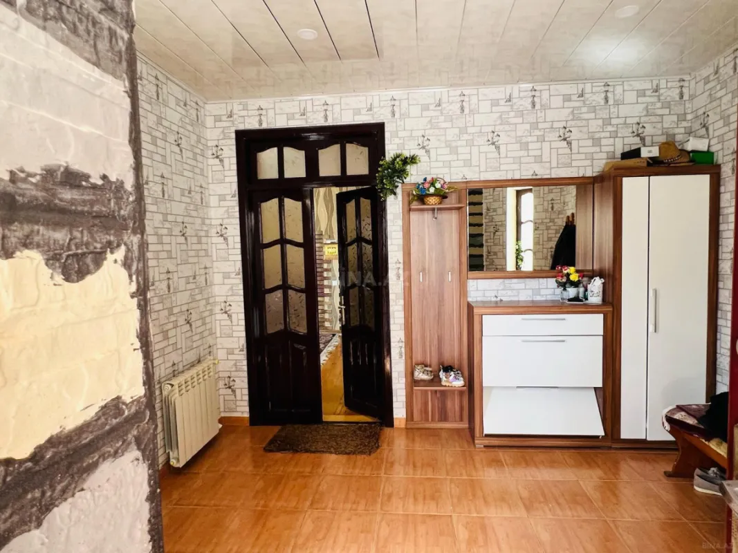 Satılır 8 otaqlı həyət evi 400 m²