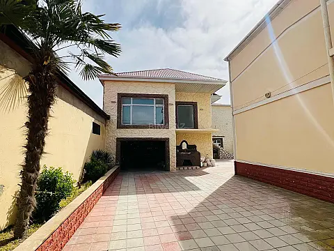 Satılır 8 otaqlı həyət evi 400 m²