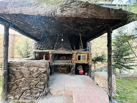 Satılır 8 otaqlı həyət evi 400 m²