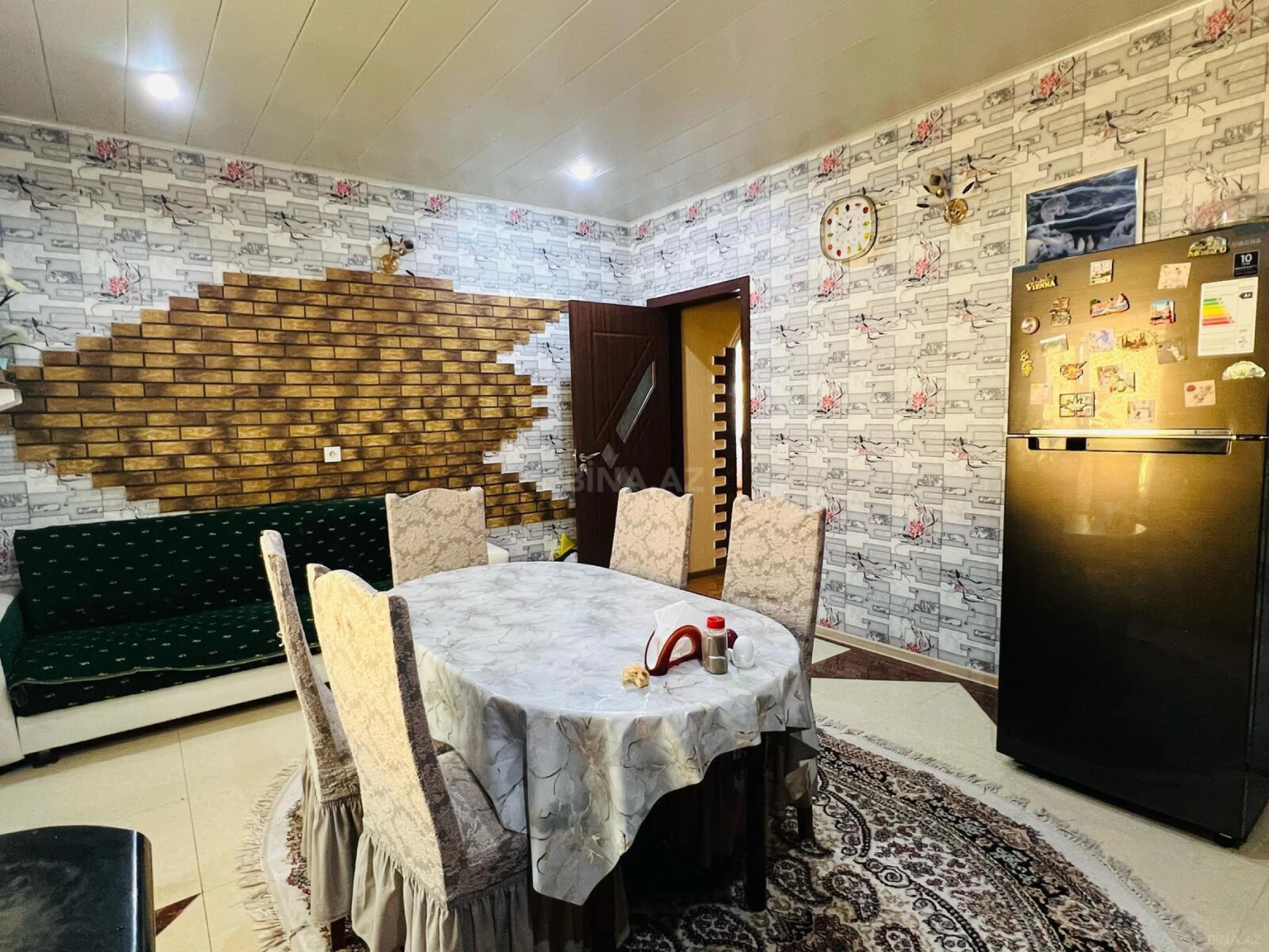 Satılır 8 otaqlı həyət evi 400 m²