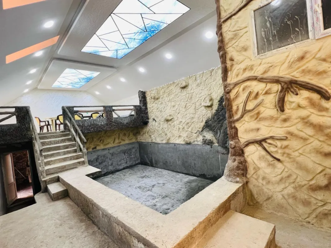 Satılır 8 otaqlı həyət evi 400 m²