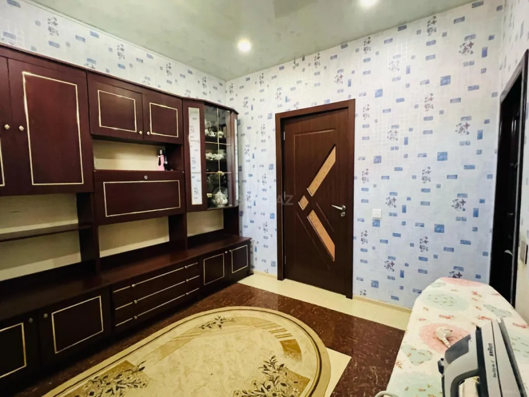 Satılır 8 otaqlı həyət evi 400 m²