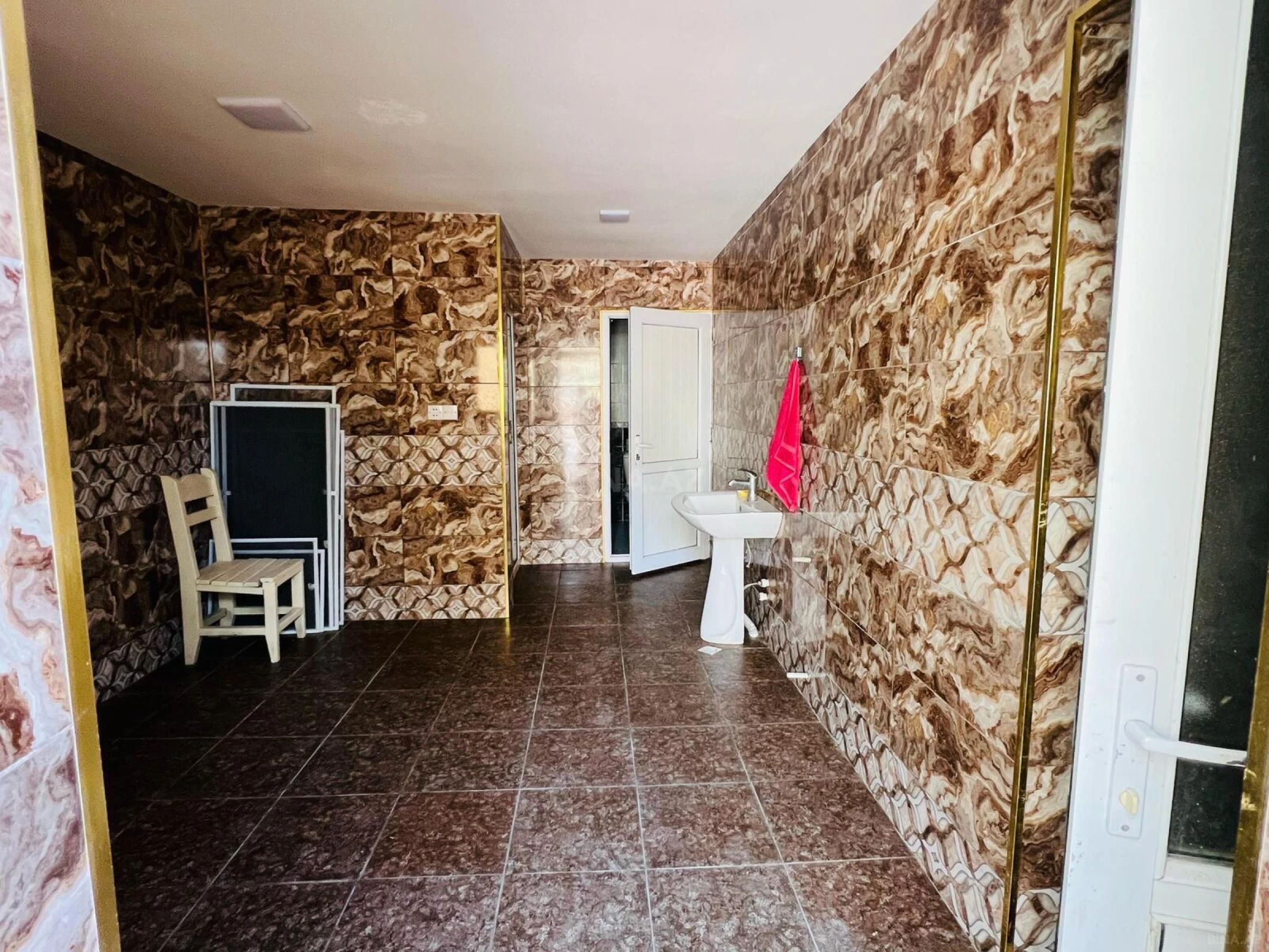 Satılır 8 otaqlı həyət evi 400 m²