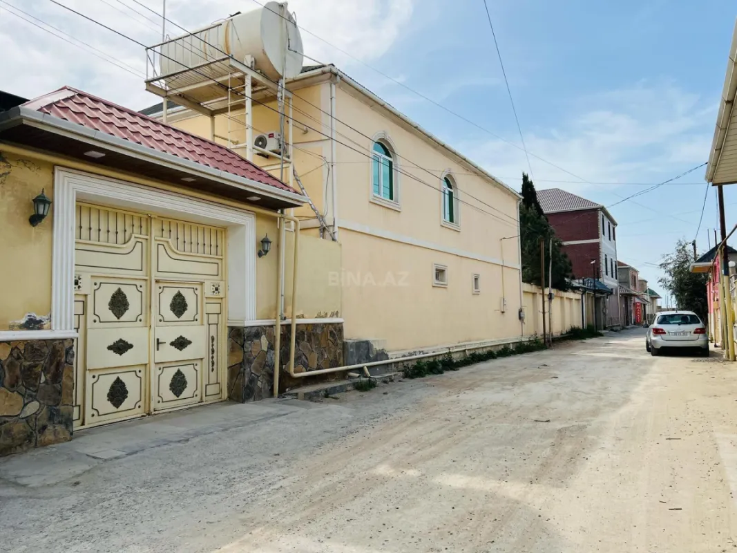Satılır 8 otaqlı həyət evi 400 m²