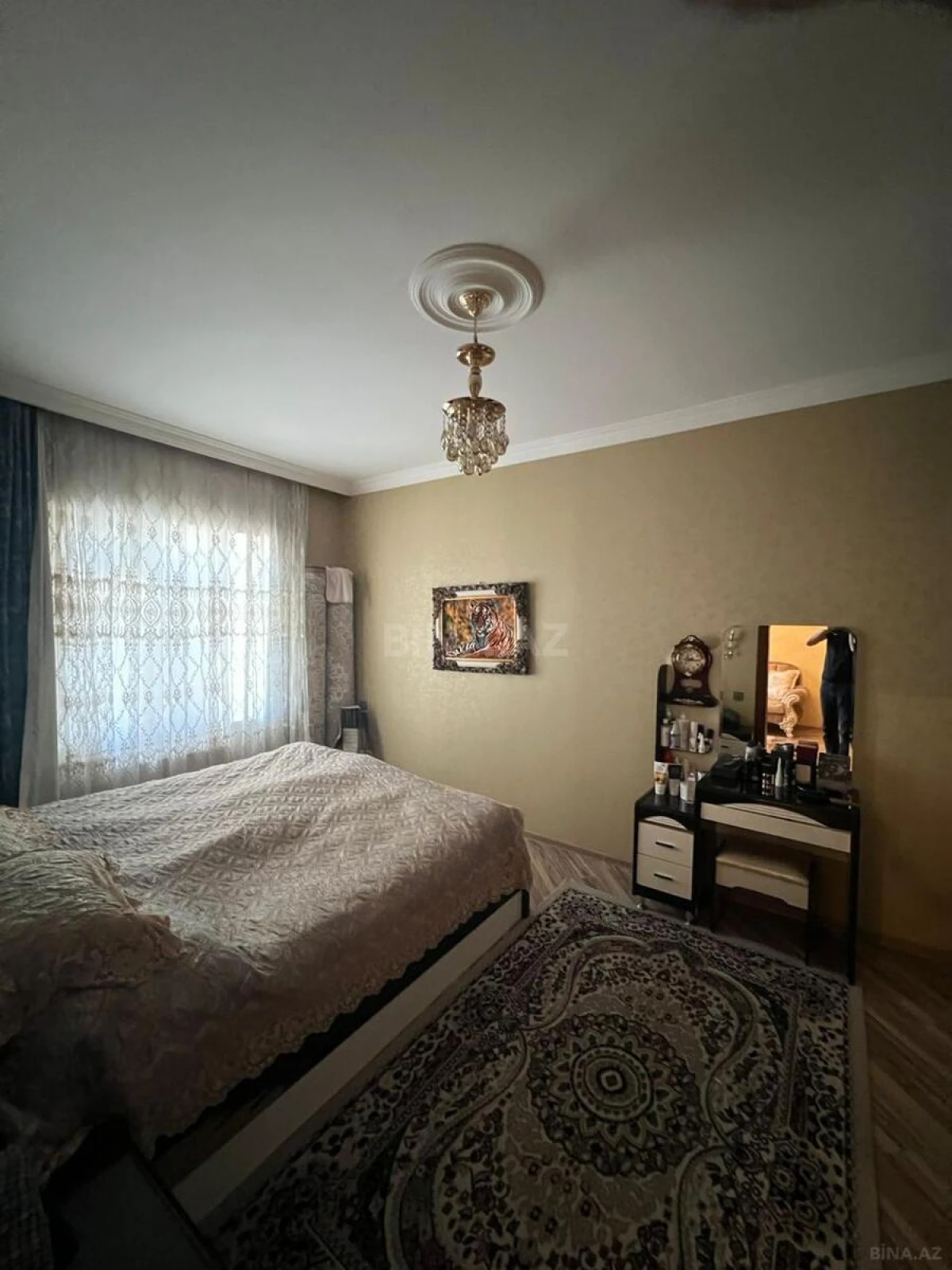 Satılır 5 otaqlı mənzil 130 m²