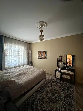 Satılır 5 otaqlı mənzil 130 m²