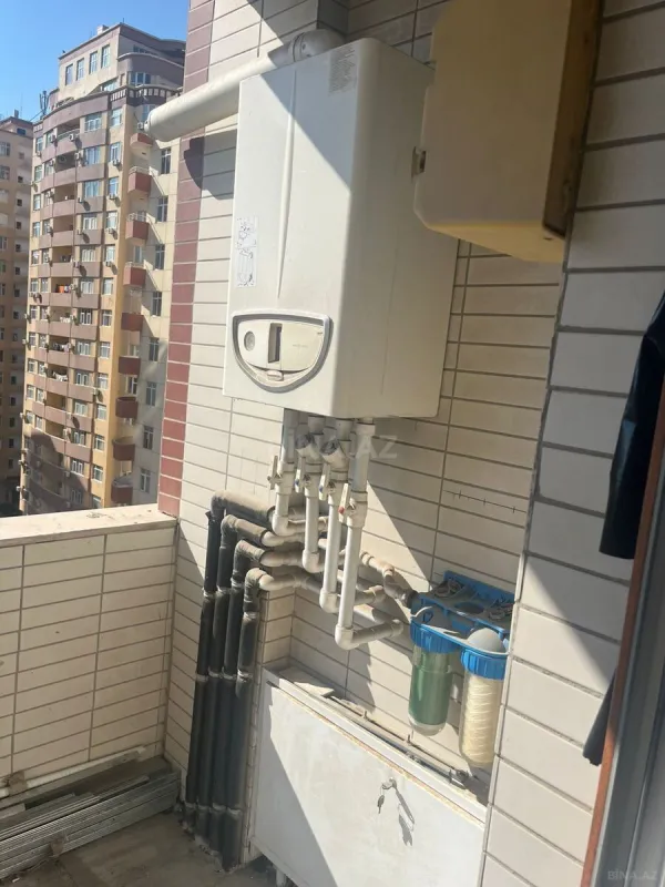Satılır 4 otaqlı mənzil 185 m²