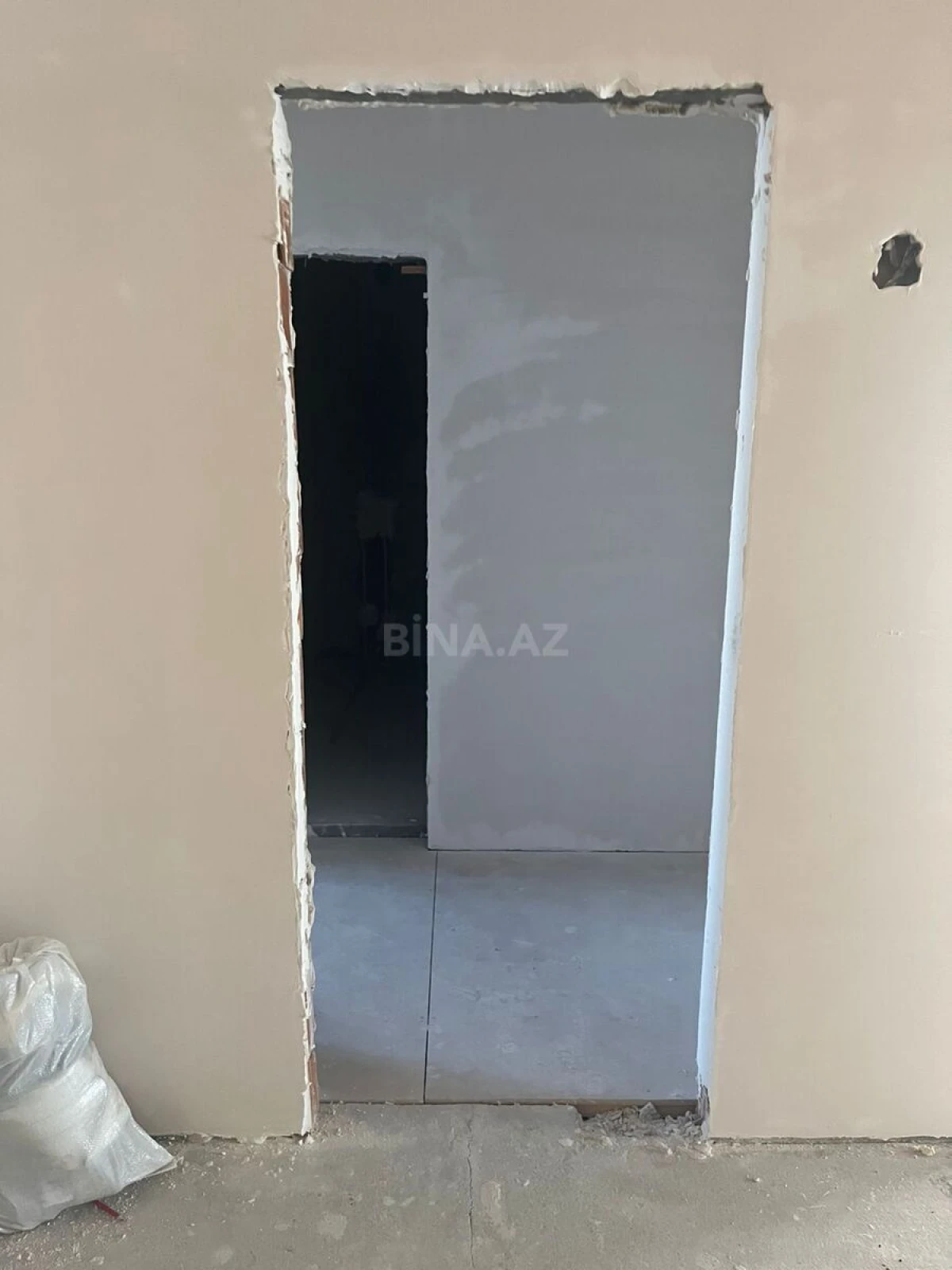 Satılır 4 otaqlı mənzil 185 m²