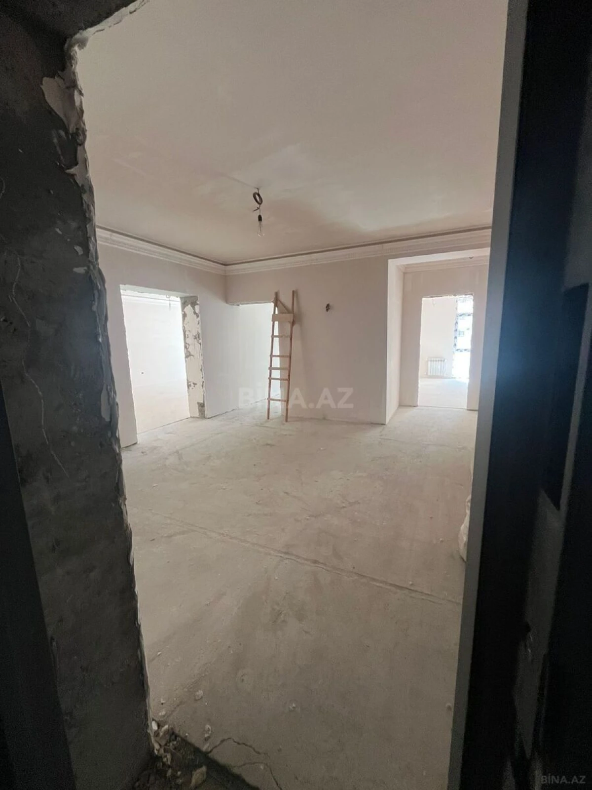 Satılır 4 otaqlı mənzil 185 m²
