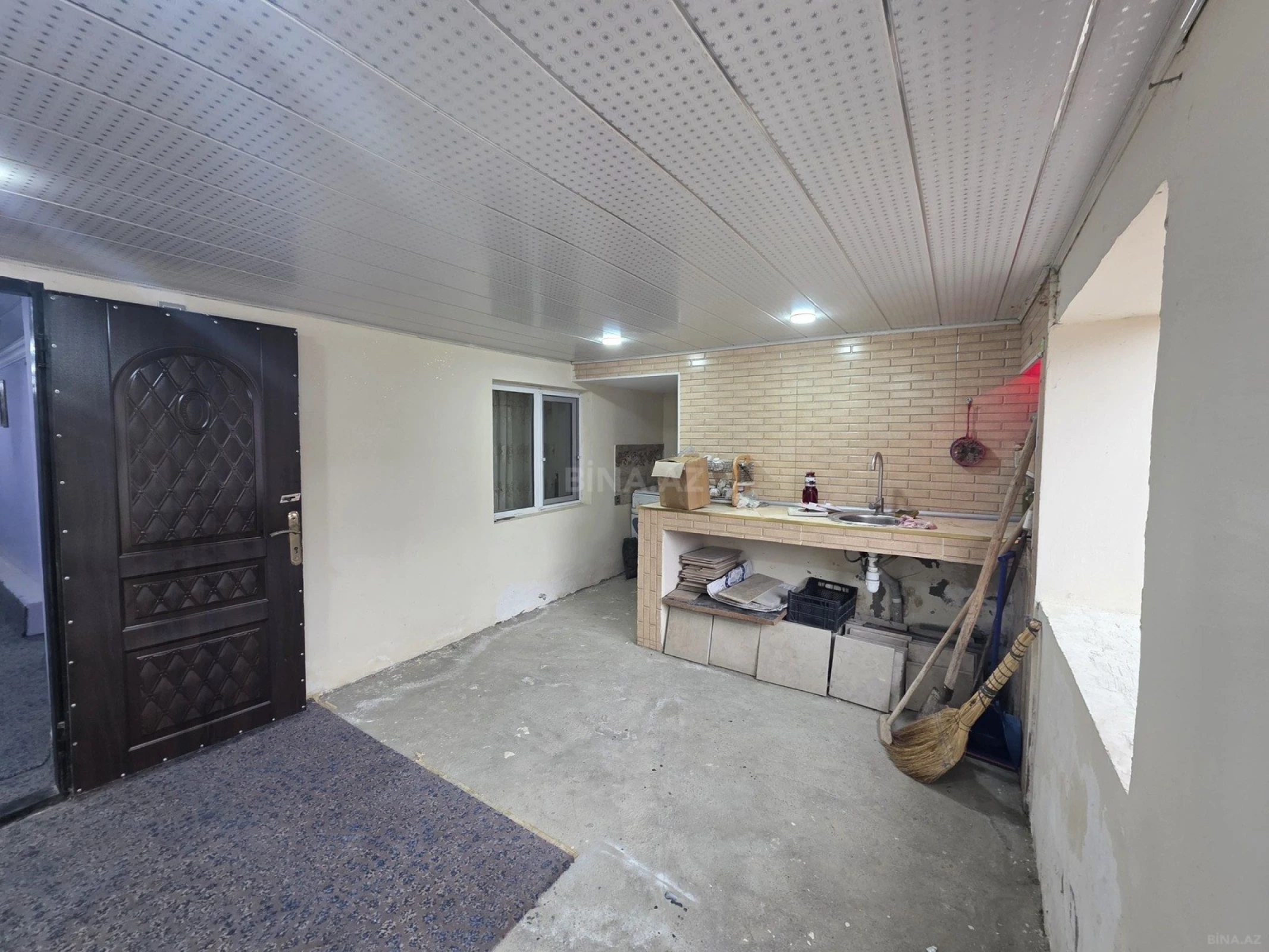 Satılır 8 otaqlı həyət evi 172 m²