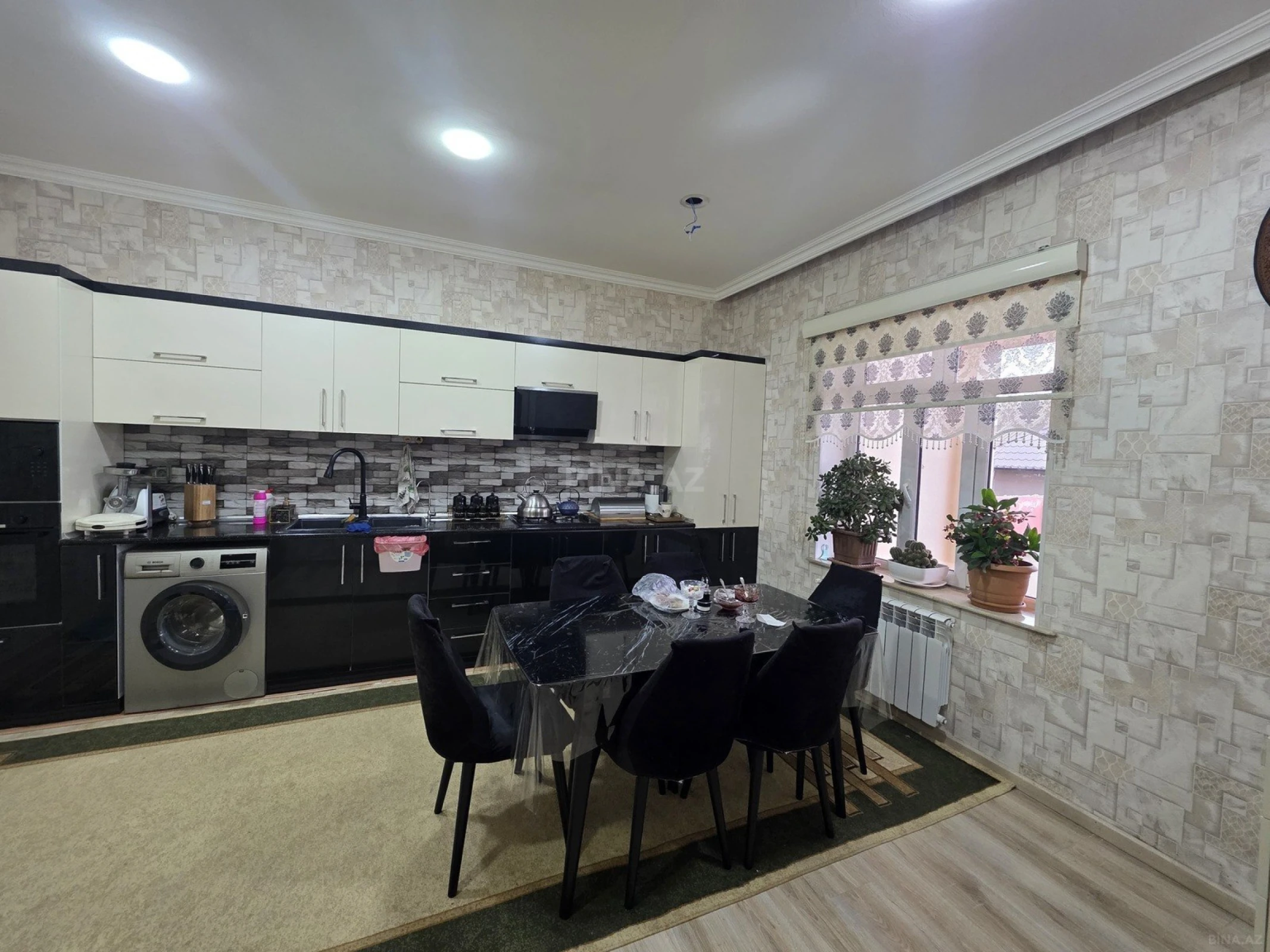 Satılır 8 otaqlı həyət evi 172 m²