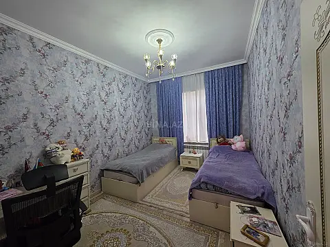 Satılır 8 otaqlı həyət evi 172 m²