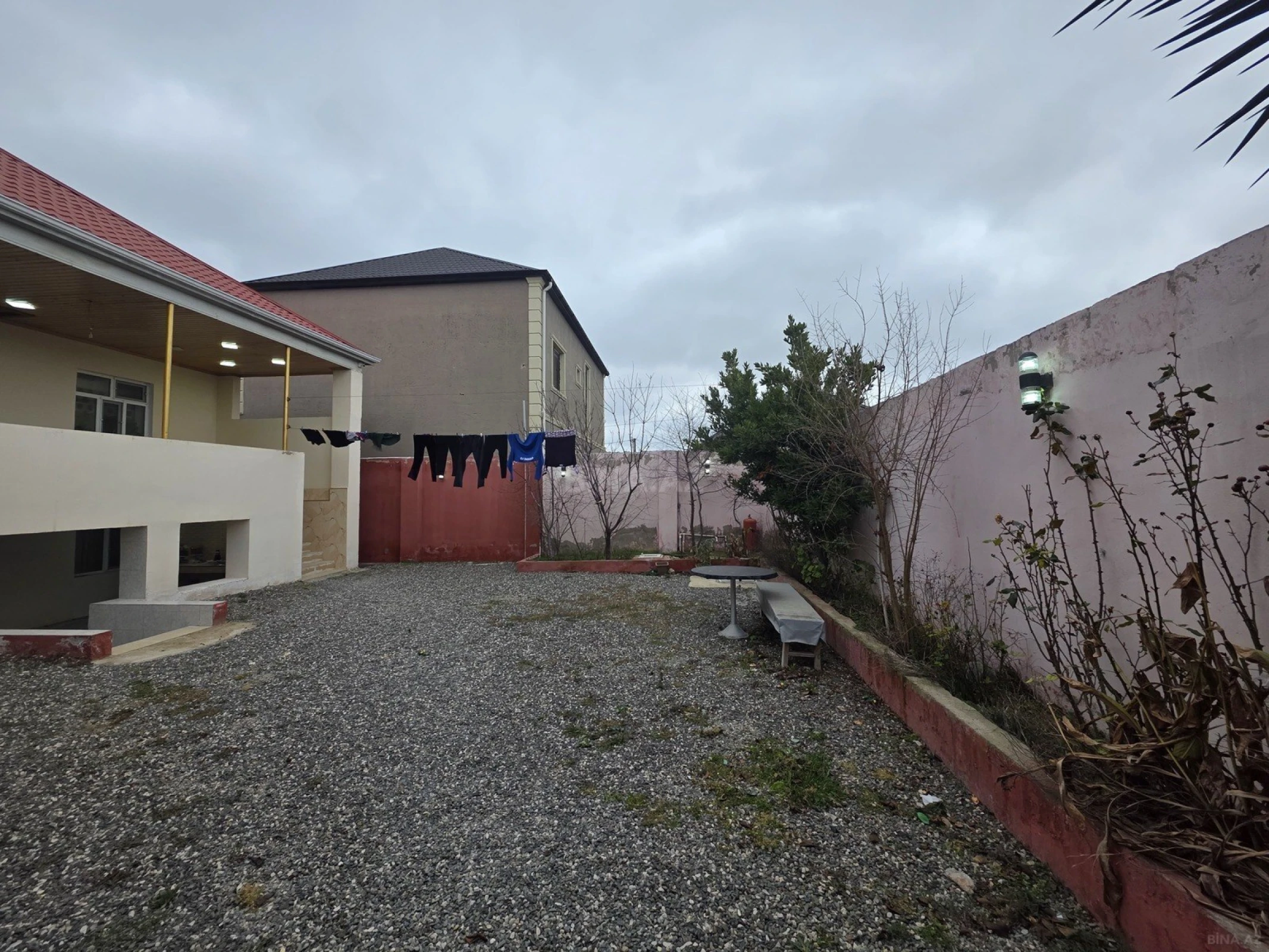 Satılır 8 otaqlı həyət evi 172 m²