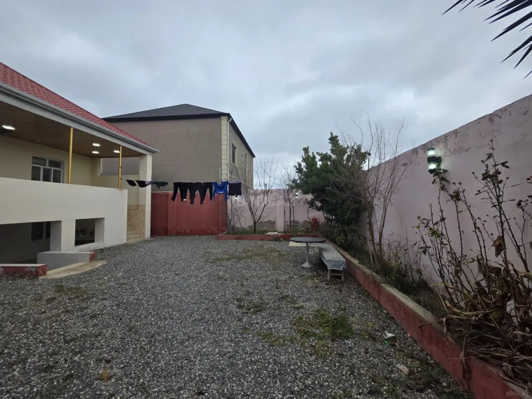 Satılır 8 otaqlı həyət evi 172 m²