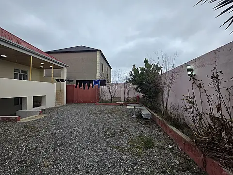 Satılır 8 otaqlı həyət evi 172 m²