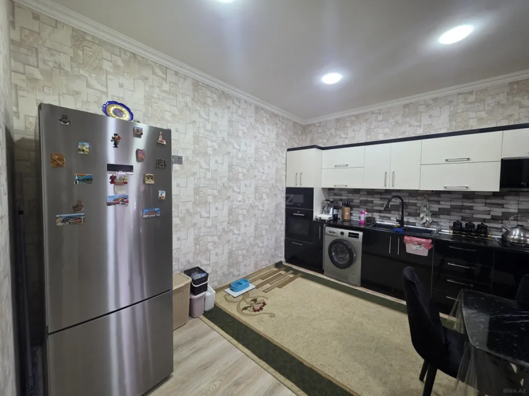 Satılır 8 otaqlı həyət evi 172 m²