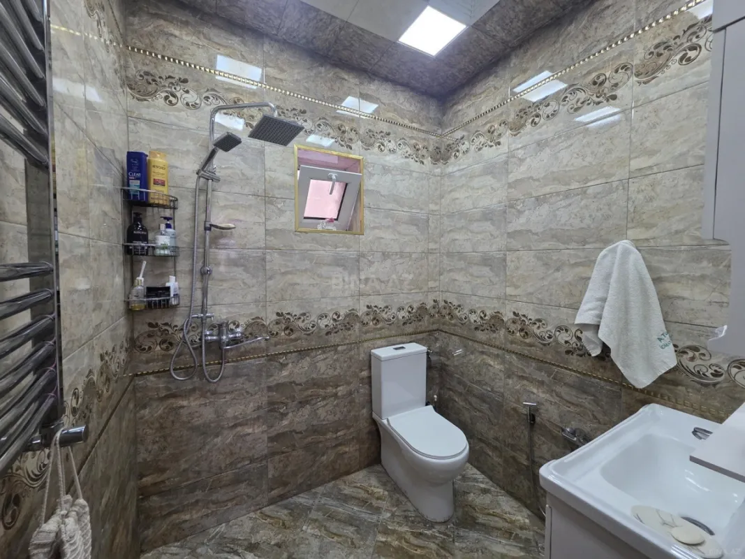 Satılır 8 otaqlı həyət evi 172 m²