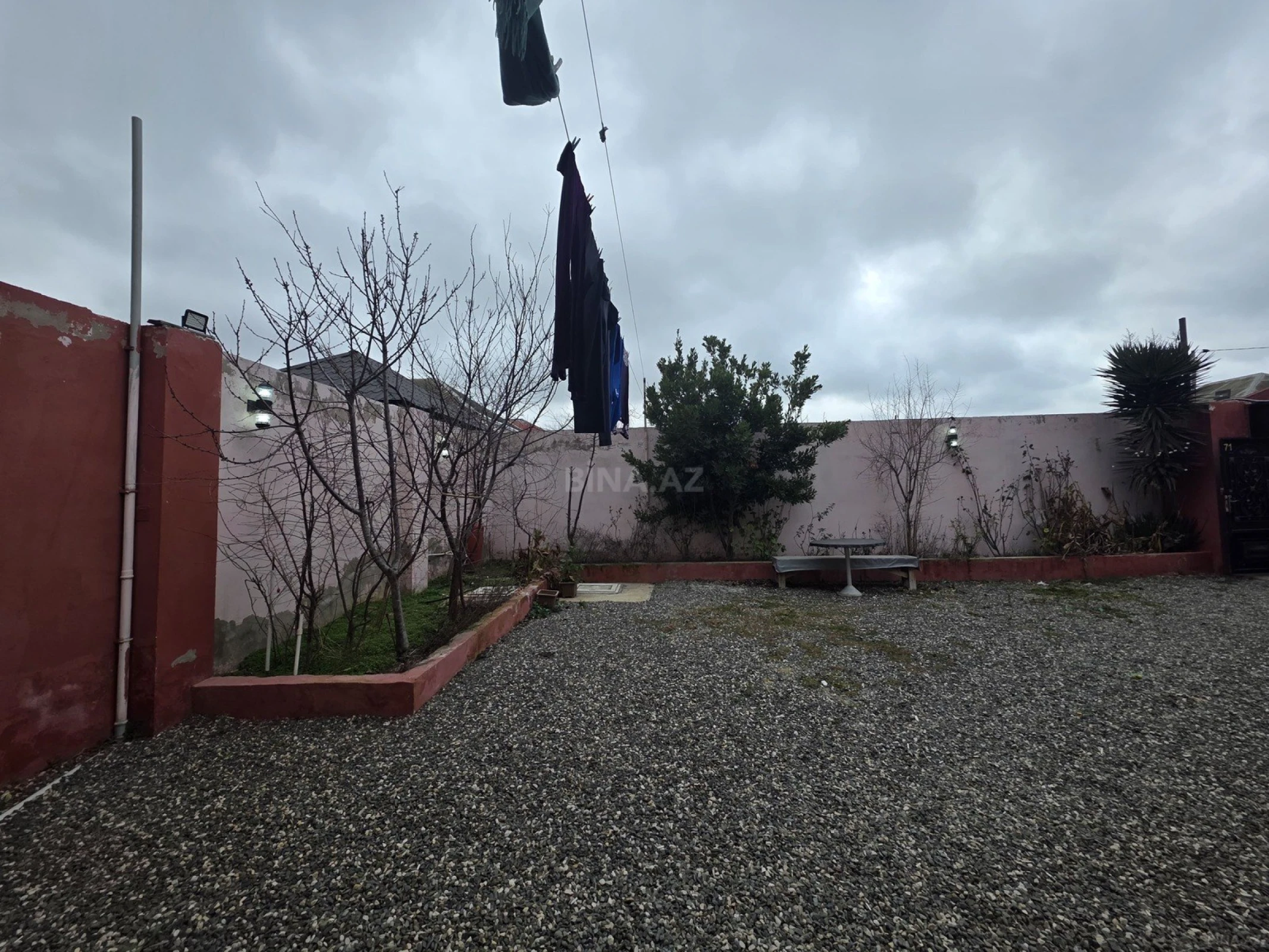 Satılır 8 otaqlı həyət evi 172 m²