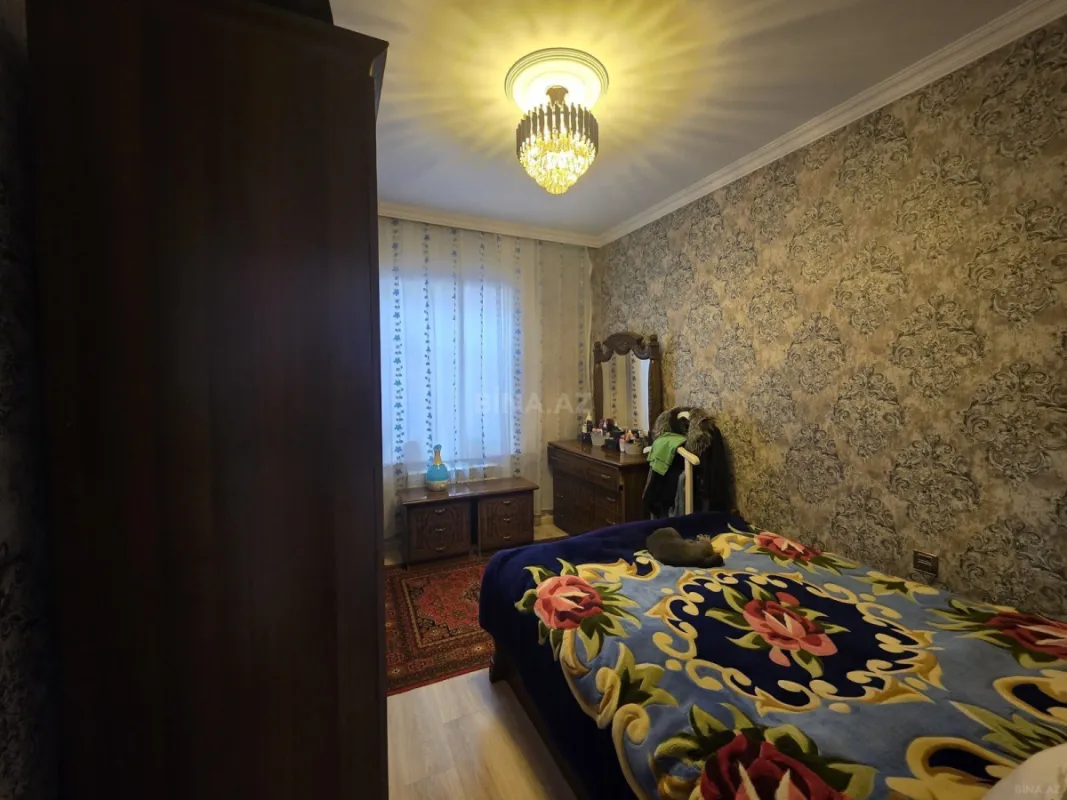 Satılır 8 otaqlı həyət evi 172 m²