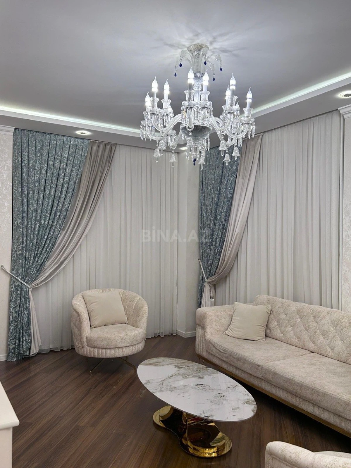 Satılır 3 otaqlı mənzil 148 m²