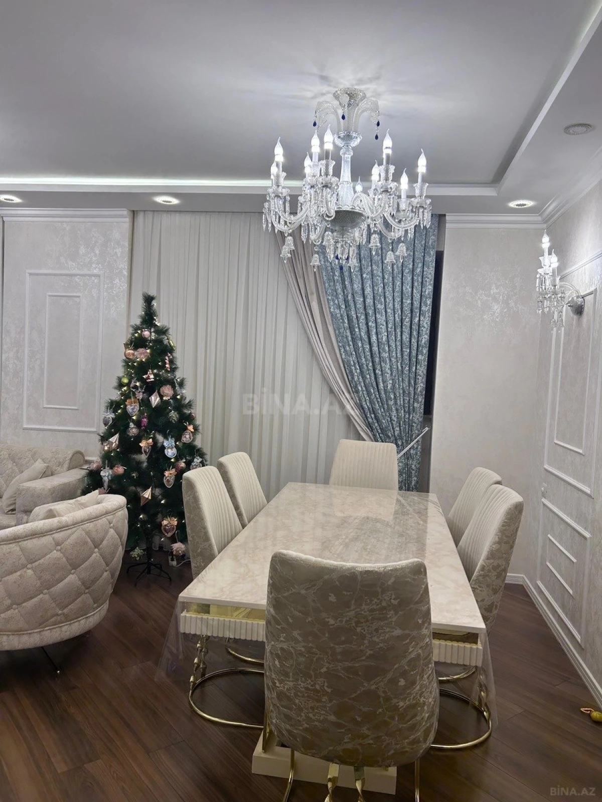 Satılır 3 otaqlı mənzil 148 m²