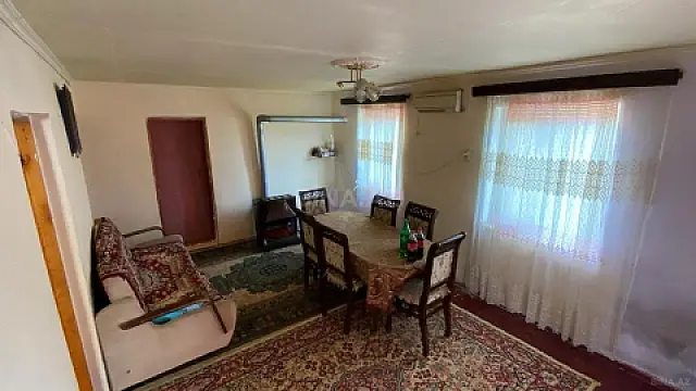 Satılır 6 otaqlı həyət evi 100 m²