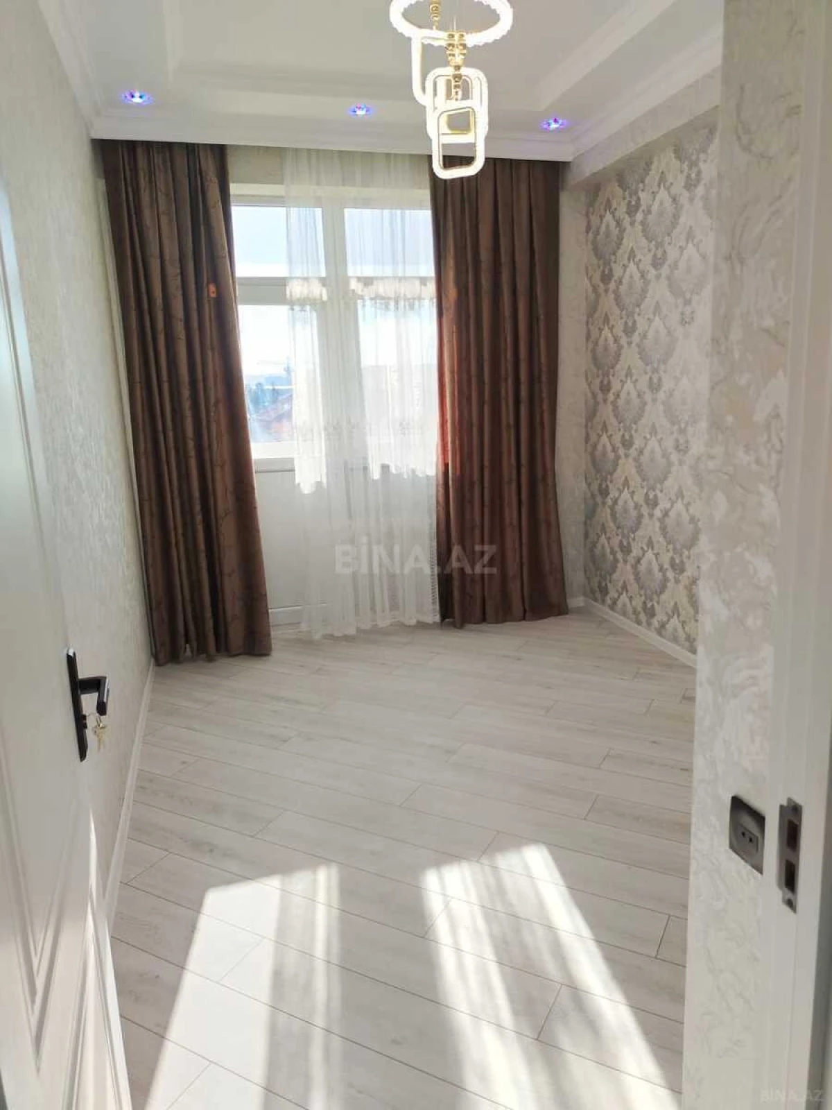 Satılır 3 otaqlı mənzil 76 m²