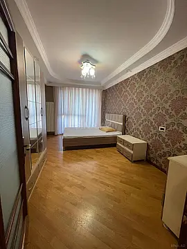 Satılır 3 otaqlı mənzil 136 m²