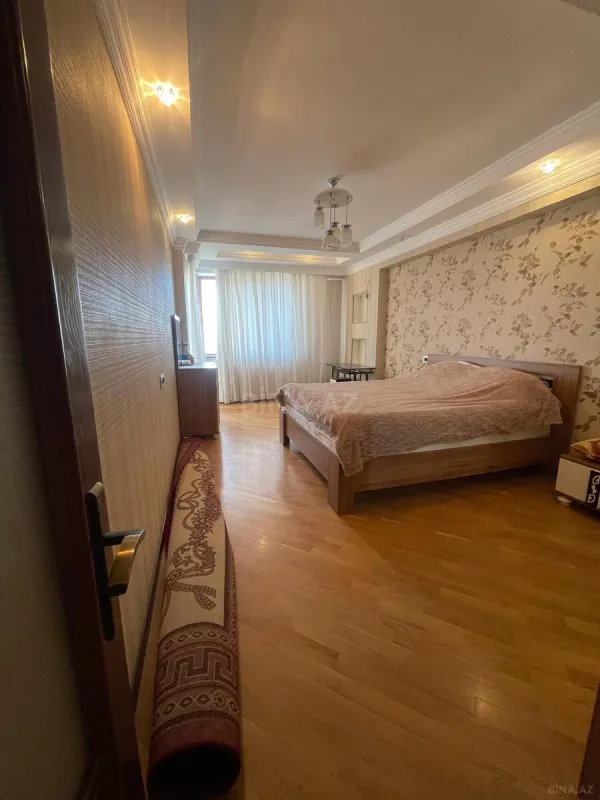 Satılır 3 otaqlı mənzil 136 m²