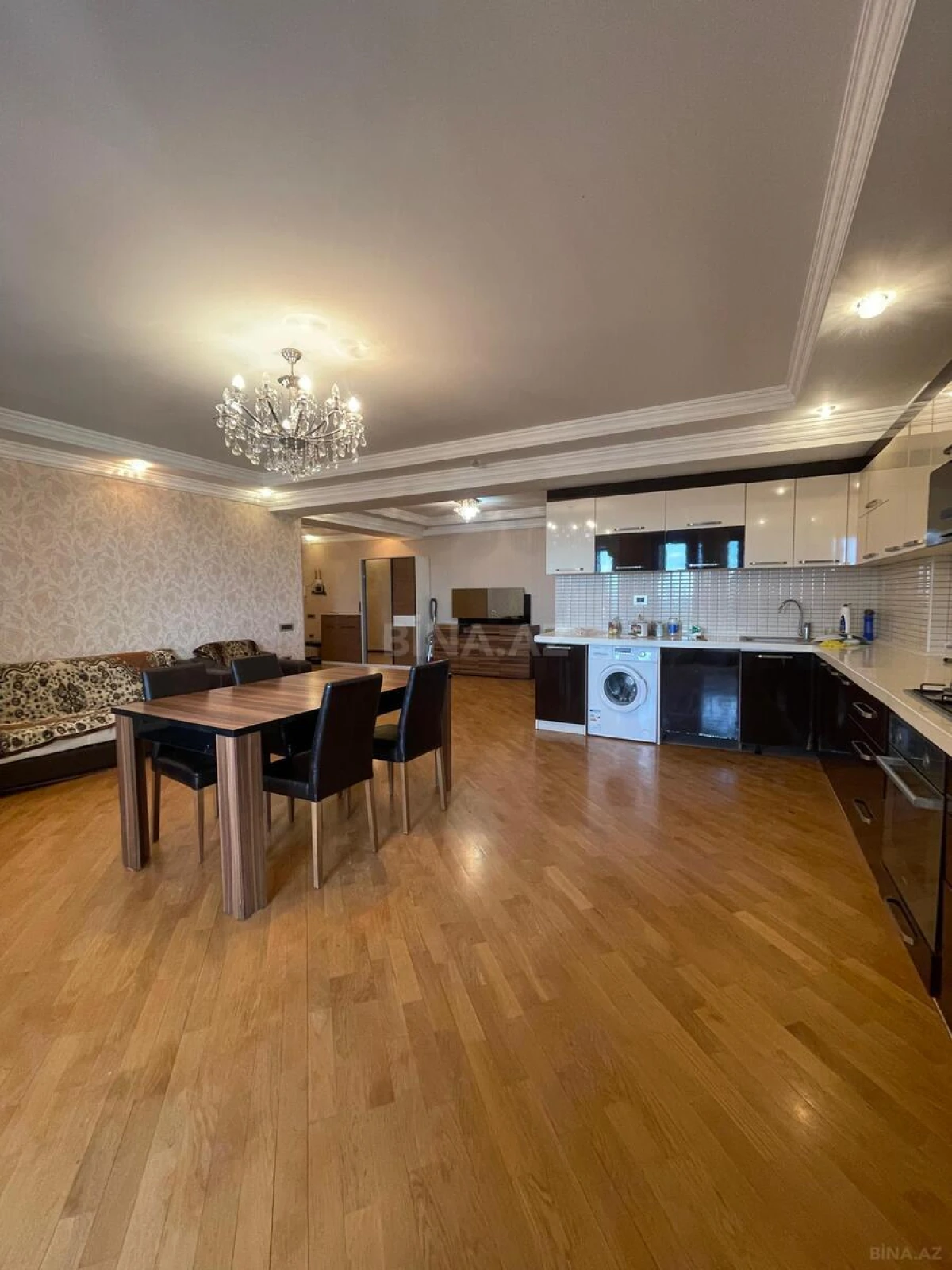 Satılır 3 otaqlı mənzil 136 m²