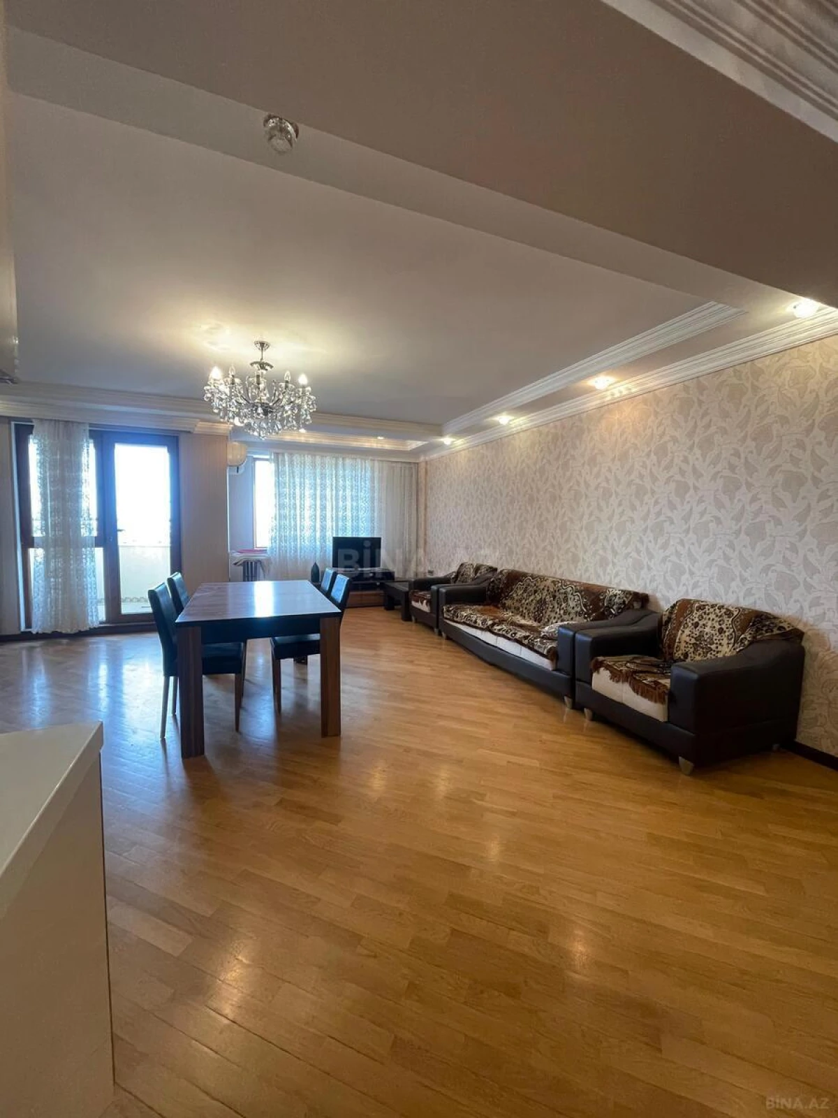 Satılır 3 otaqlı mənzil 136 m²