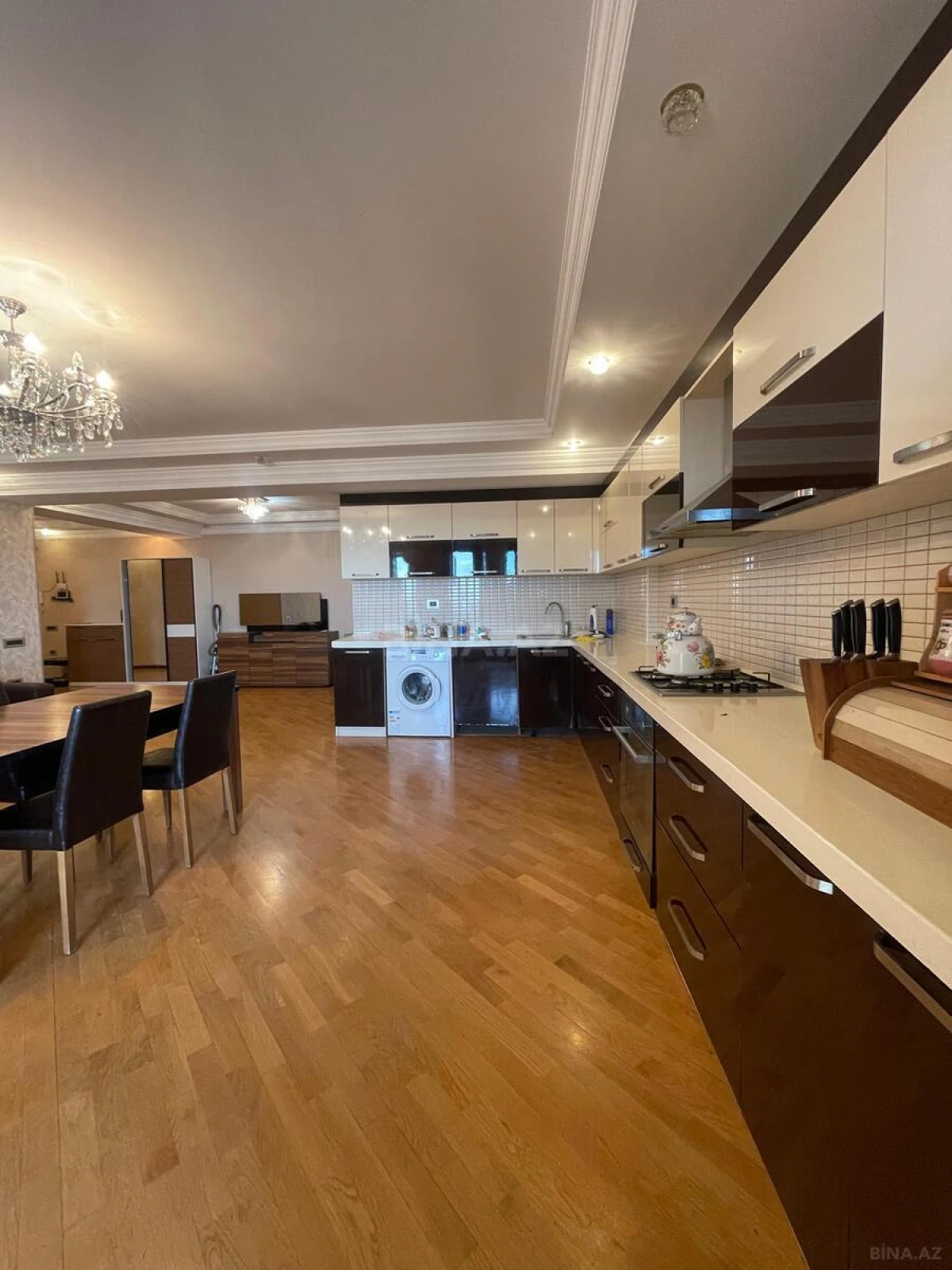 Satılır 3 otaqlı mənzil 136 m²