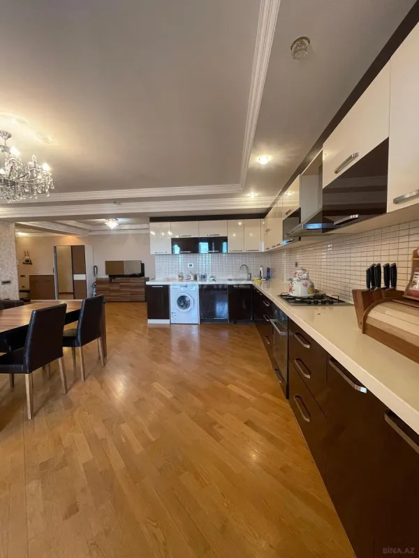 Satılır 3 otaqlı mənzil 136 m²