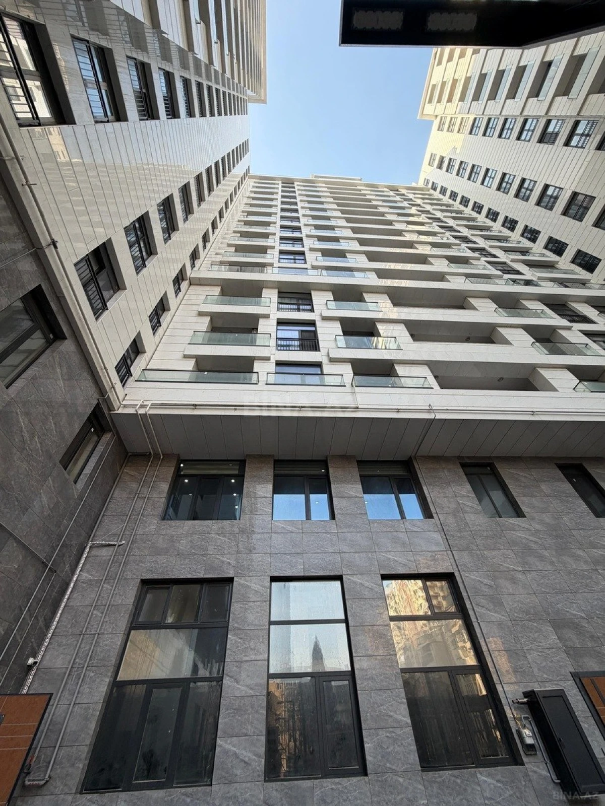 Satılır 2 otaqlı mənzil 94.5 m²