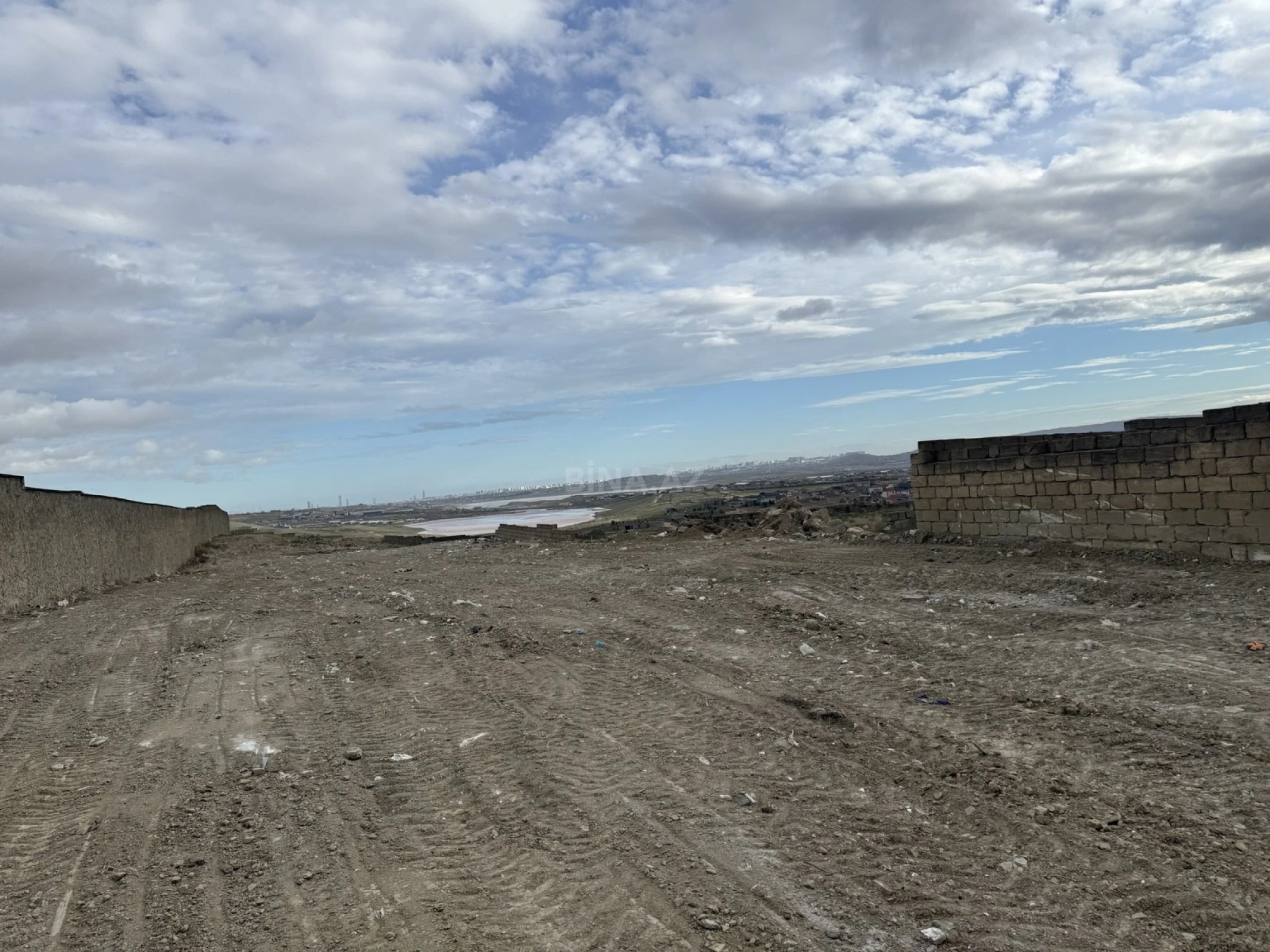 Satılır torpaq sahəsi 1400 m²