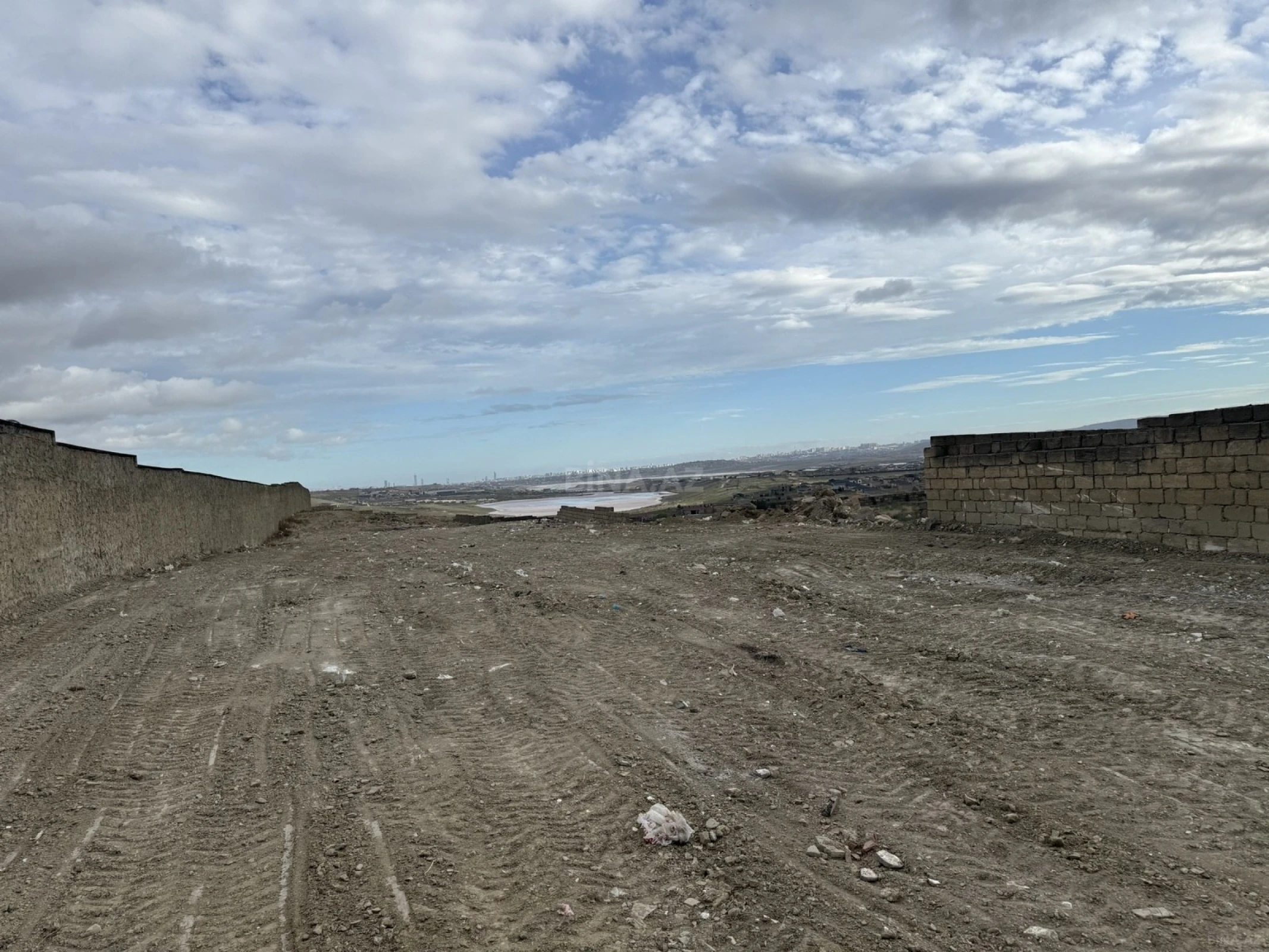 Satılır torpaq sahəsi 1400 m²