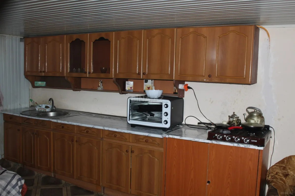 Satılır 8 otaqlı həyət evi 240 m²