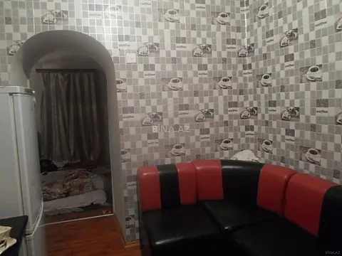 Satılır 8 otaqlı həyət evi 240 m²