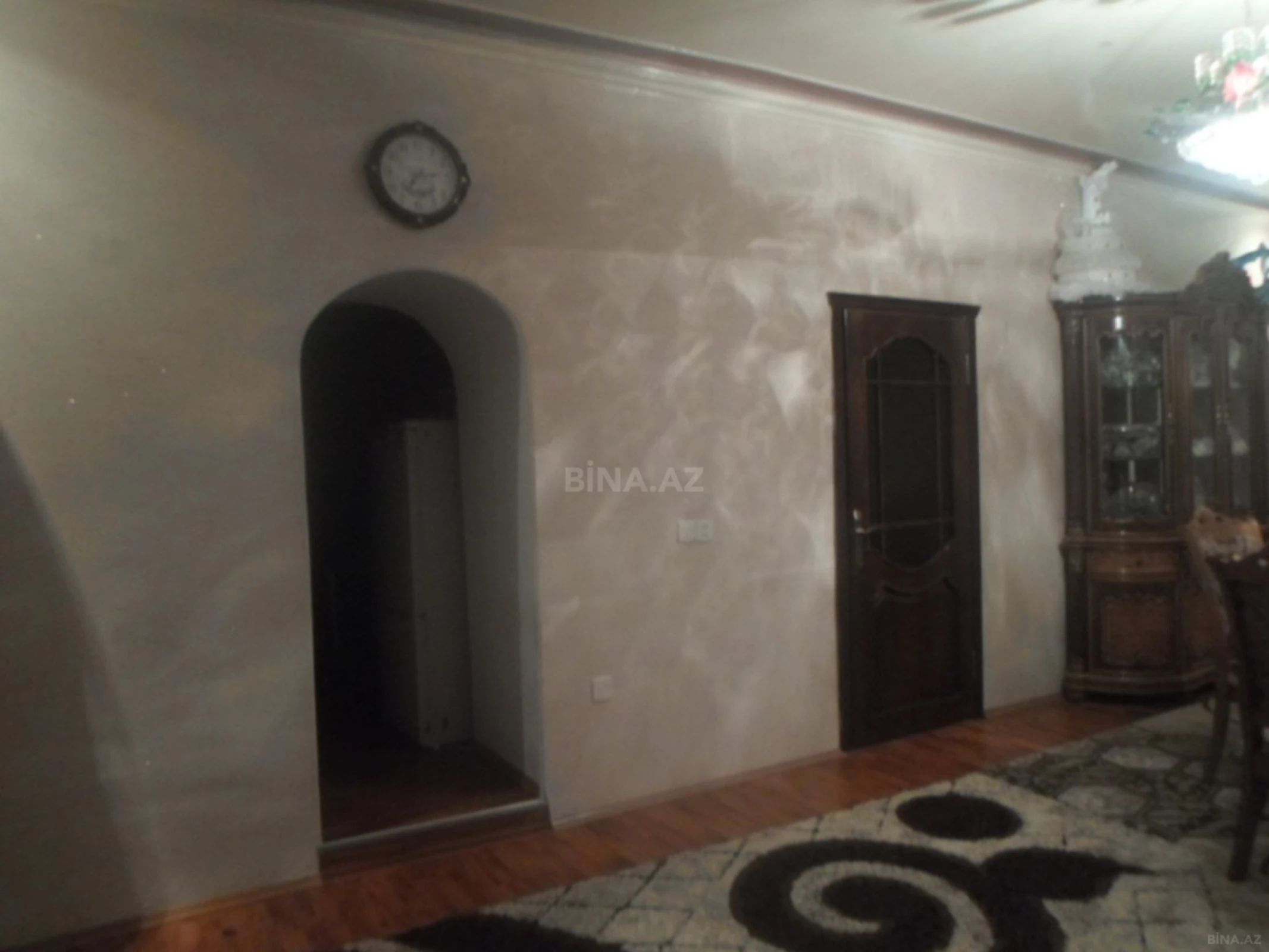 Satılır 8 otaqlı həyət evi 240 m²
