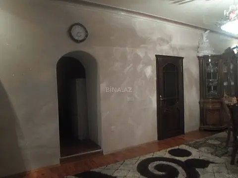 Satılır 8 otaqlı həyət evi 240 m²
