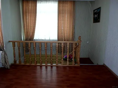 Satılır 8 otaqlı həyət evi 240 m²