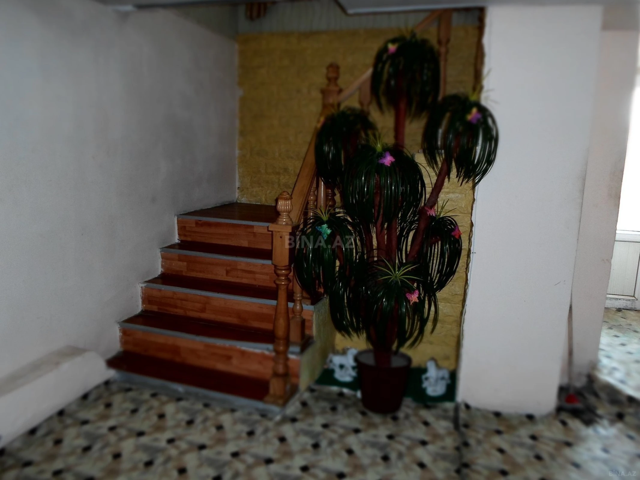 Satılır 8 otaqlı həyət evi 240 m²