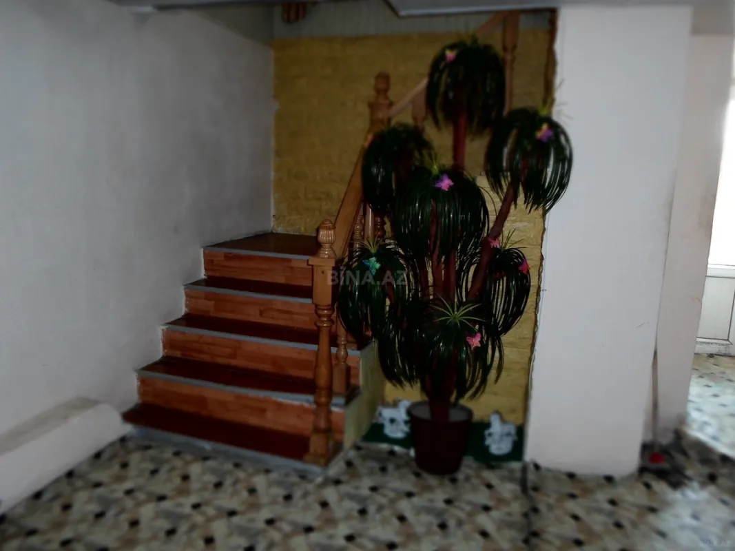 Satılır 8 otaqlı həyət evi 240 m²