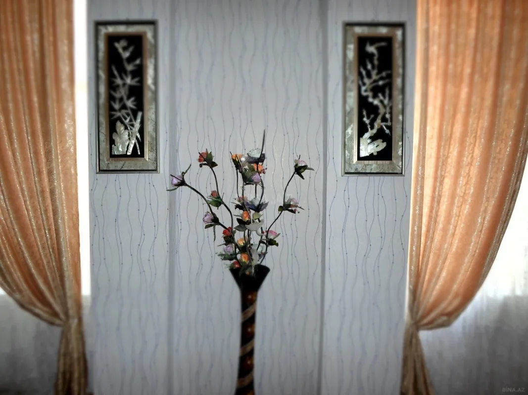 Satılır 8 otaqlı həyət evi 240 m²