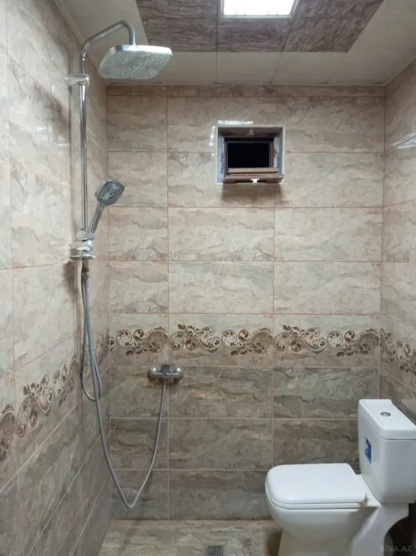 Satılır 8 otaqlı həyət evi 240 m²