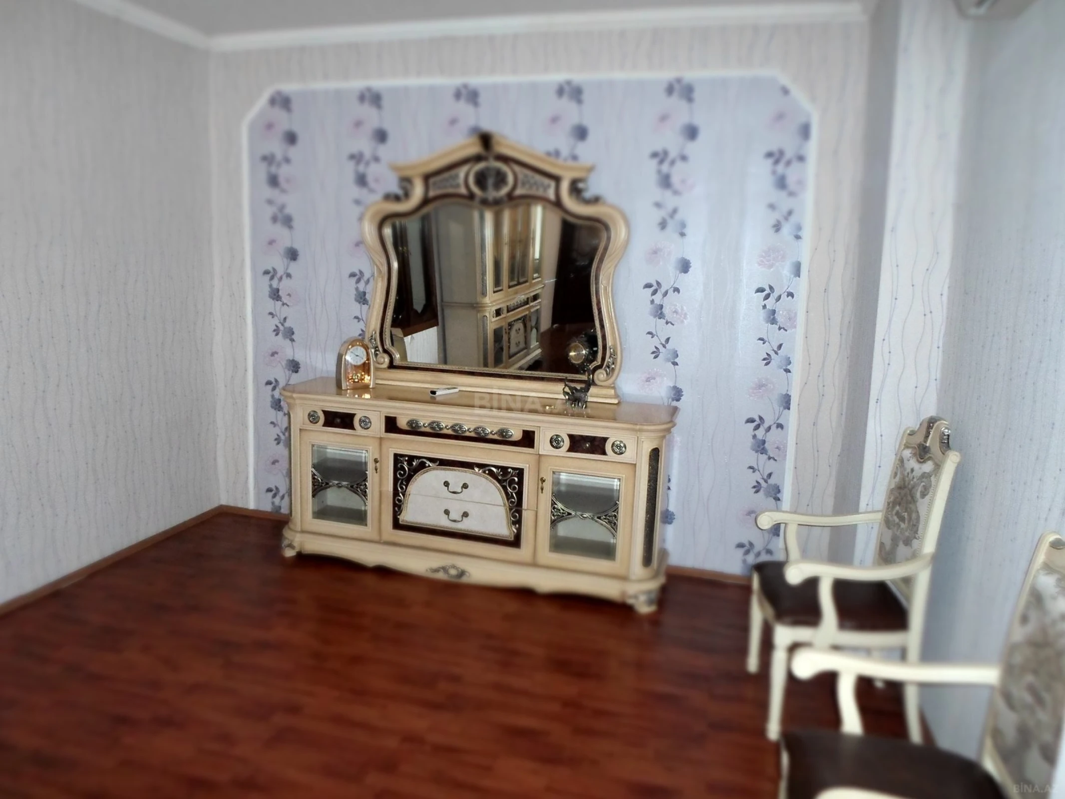 Satılır 8 otaqlı həyət evi 240 m²