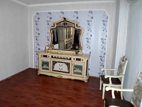 Satılır 8 otaqlı həyət evi 240 m²