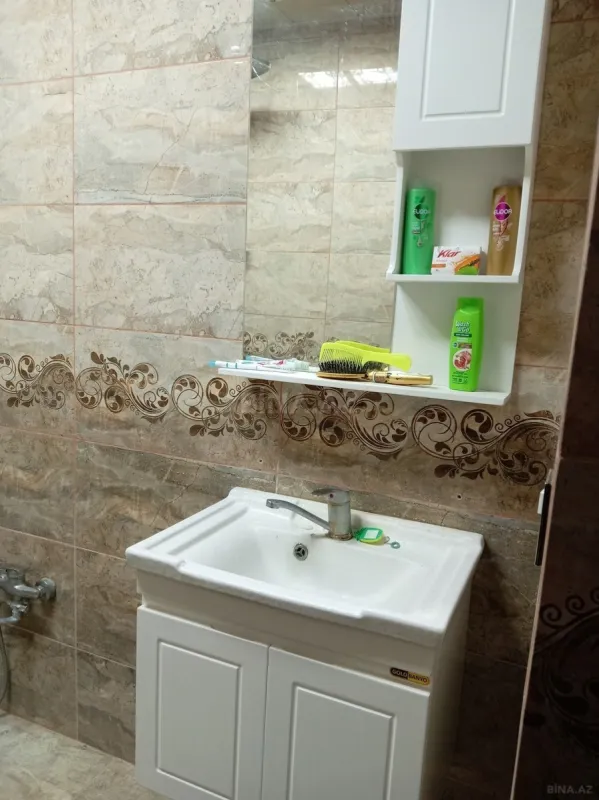 Satılır 8 otaqlı həyət evi 240 m²