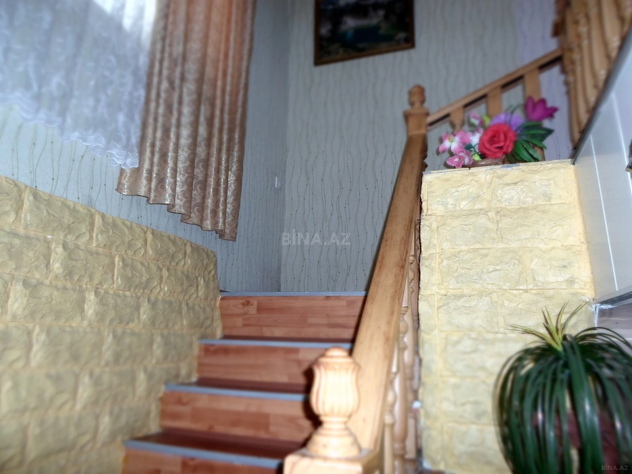 Satılır 8 otaqlı həyət evi 240 m²