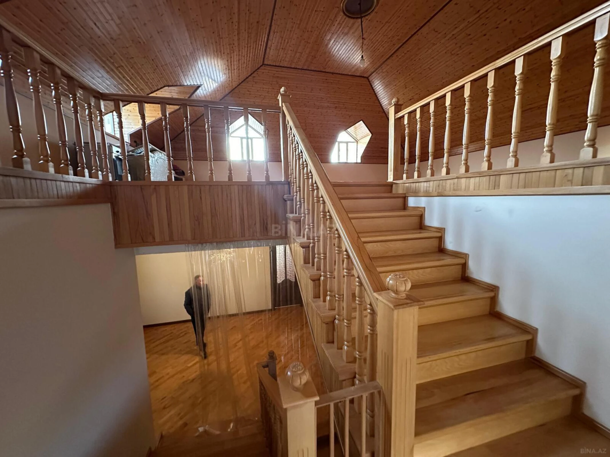 Kirayə verilir 6 otaqlı həyət evi 300 m²